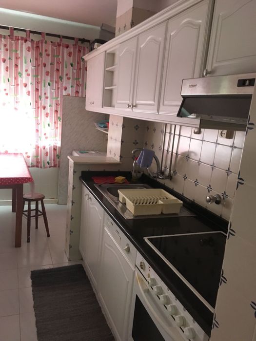 Aluga-se quarto com casa de banho privativa