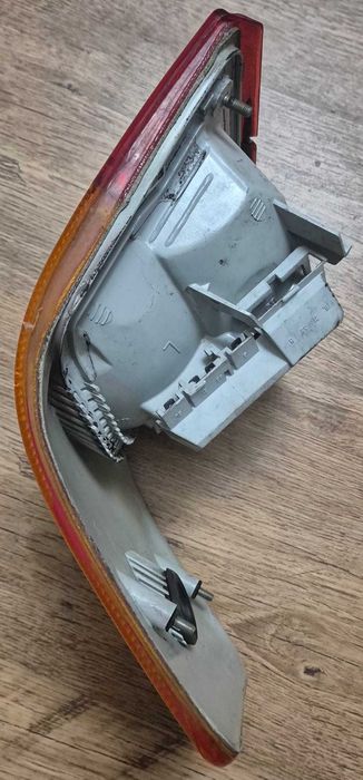 Lampa Lewa Tylna AUDI 80 B3 (86-91r.) SEDAN Oryginalna HELLA