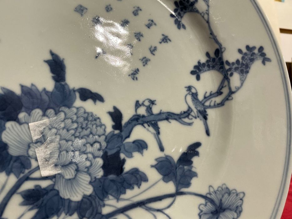 Prato oriental branco azul com 23 cm