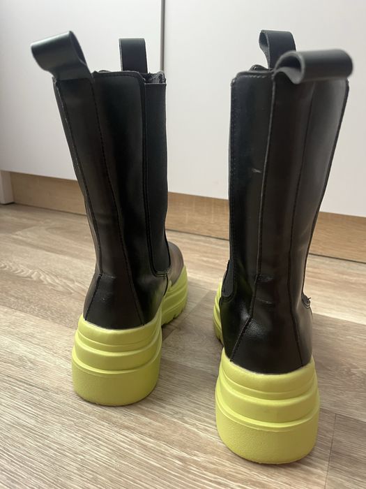 Черевики estro на високій підошві