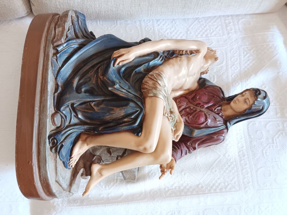 Pietá e dois castiçais