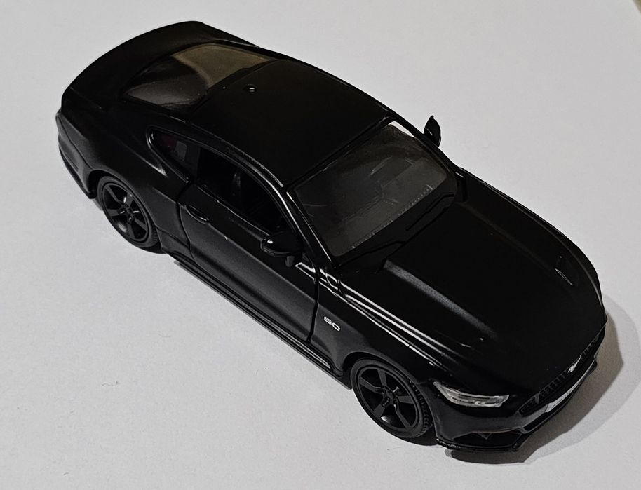 Ford Mustang GT 5.0 Model Samochodu 1:32 Otwierane Drzwi Czarny