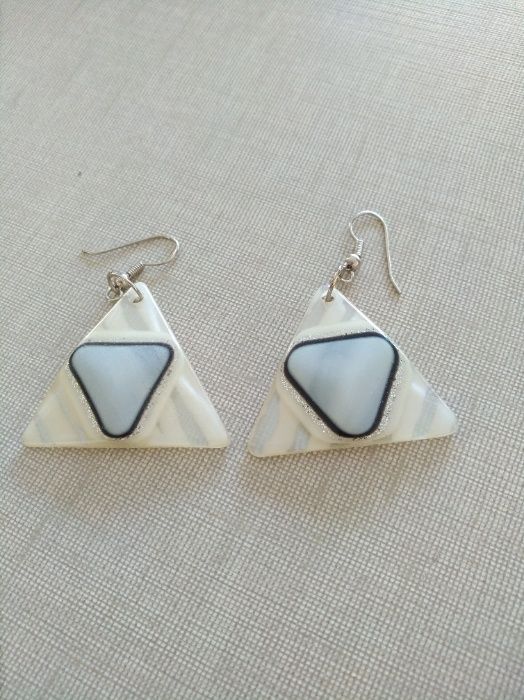 Brincos de várias qualidades