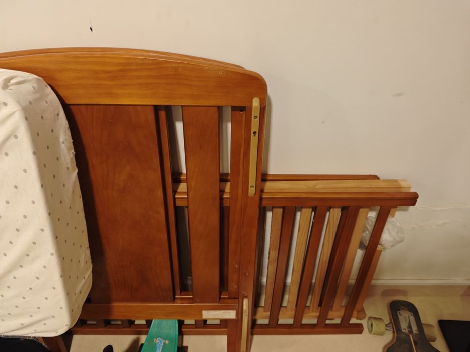 Cama do bebé em boas condições