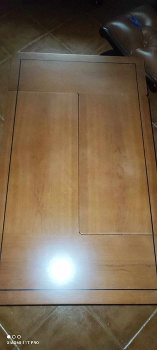 Mesa de sala em madeira