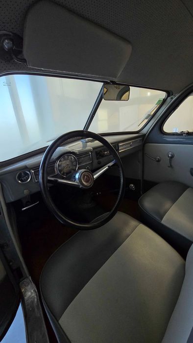 Carro VOLVO 444 Marreco