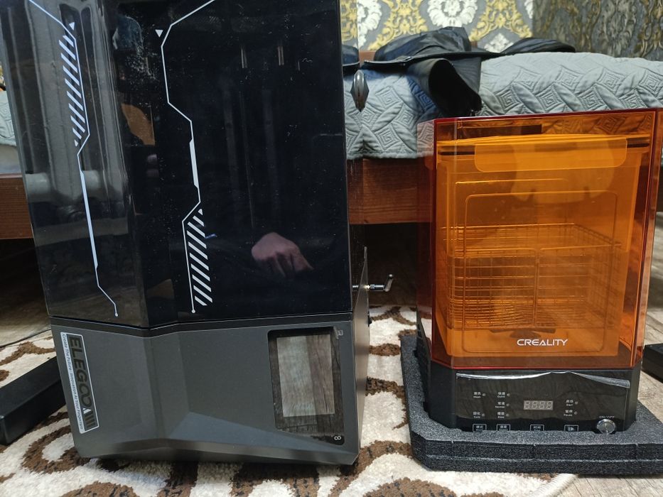 Elegoo Saturn 4 ultra і Creality UX-1