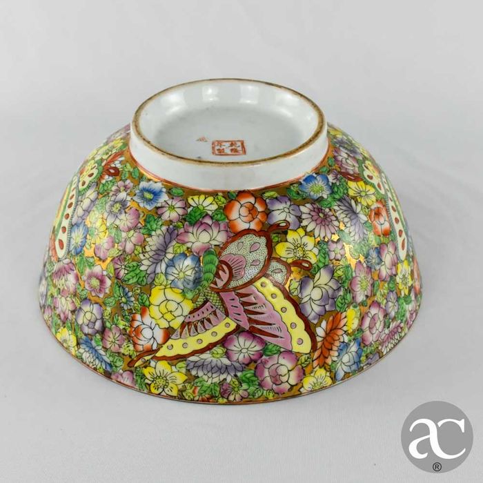 Taça porcelana da China, “Mille Fleurs” e borboletas, circa 1970
