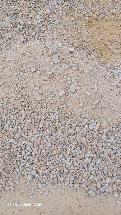 Pomiot kurzy bez słomy