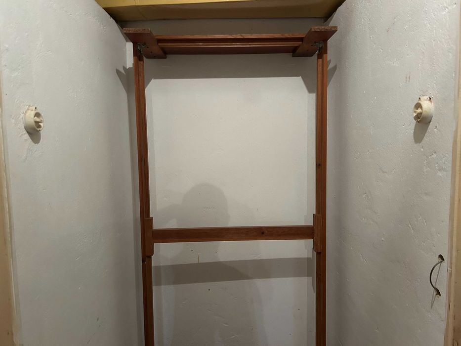 2 camas de madeira, dimensões 98 cm * 206 cm.