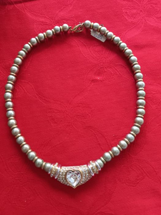 Gargantilha com brilhante em forma de coração  marca Shock