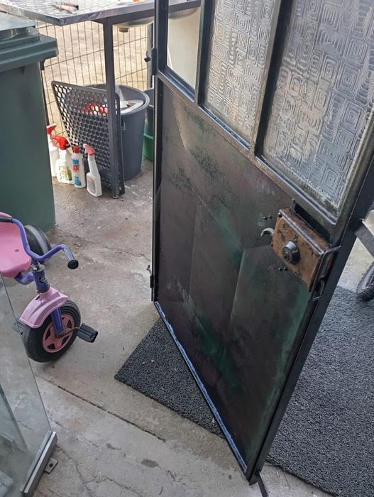 Porta em ferro com vidros