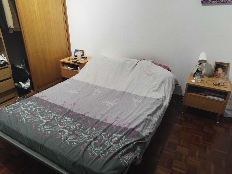 Mobília de Cama completa com colchão estrutura 2 mesas cabeceiras e cômoda
