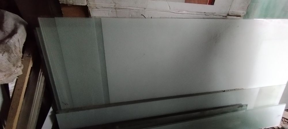 Скло різних розмірів гартоване та не гартоване