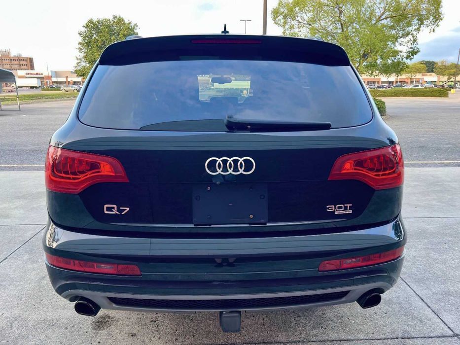 Audi Q7      2015