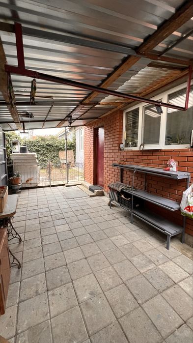 Продається двоповерхова квартира Леваневців,Приватному секторі Ліски