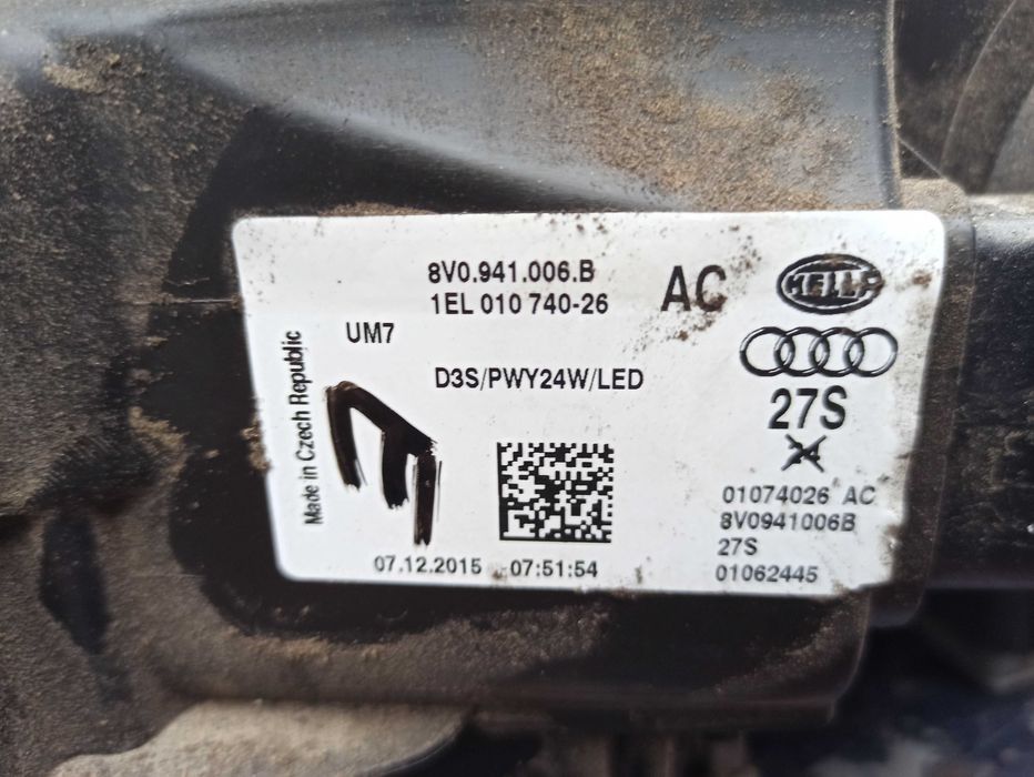 Lampa prawy przód audi a3 8v sedan usa