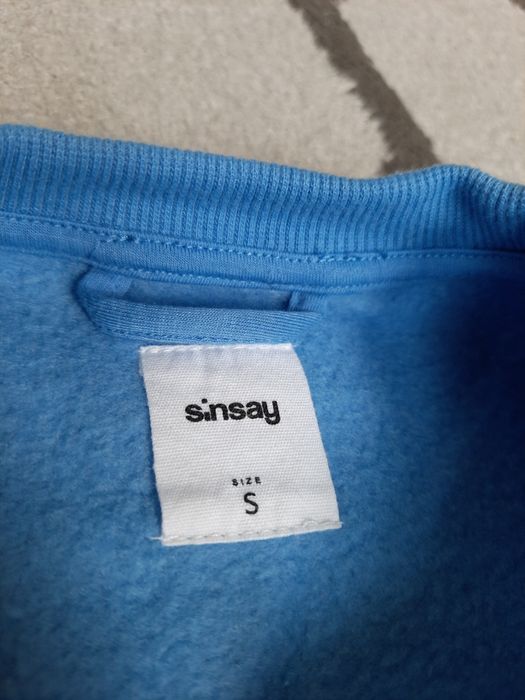 Niebieska bluza sinsay