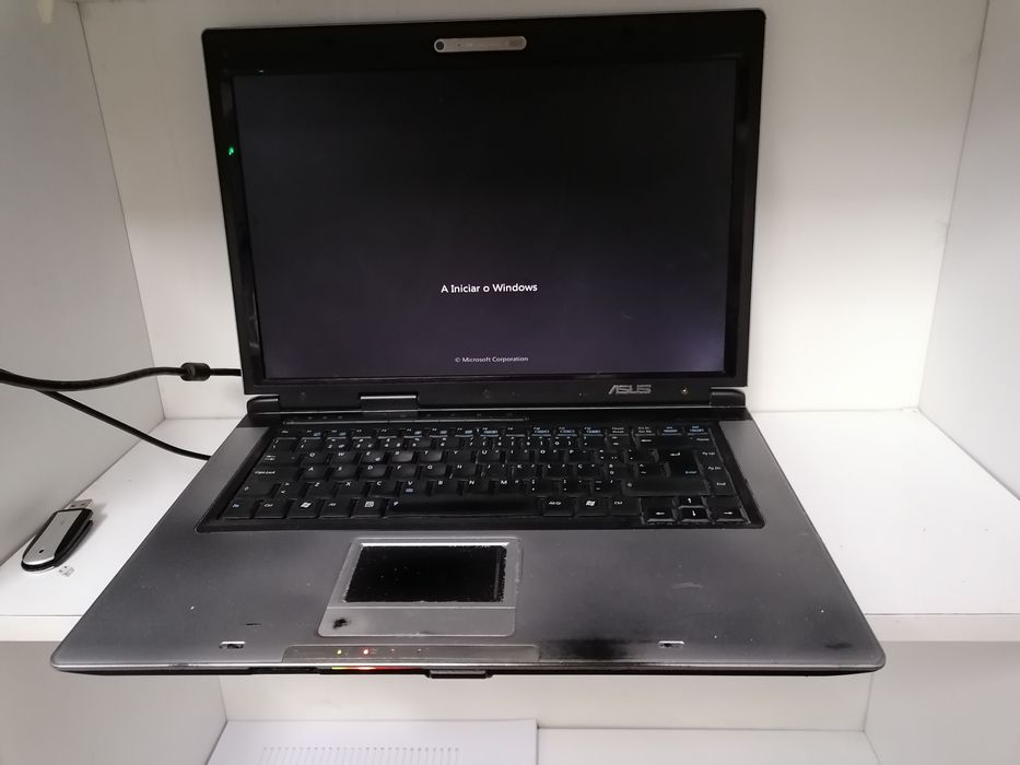 Vendo portátil com monitor a parte