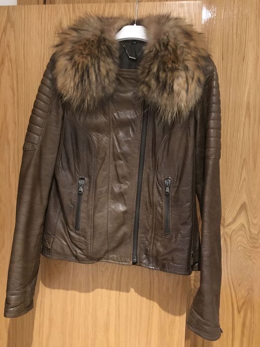 Casaco Pele Camel com Esrtola de pelo removível