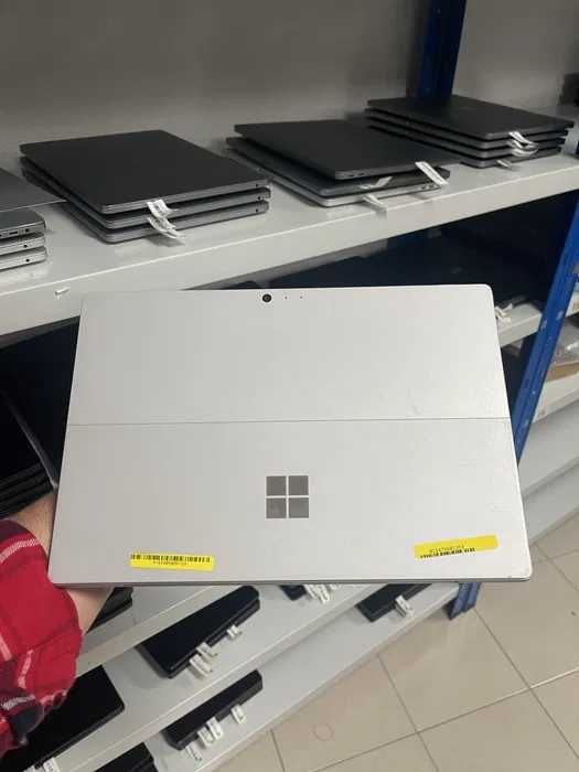 Surface Pro 1796 i5 8GB 256GB SSD 12.3" Touch Windows 11 | AmigoTech