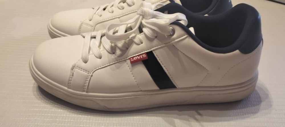 Sapatilhas Levi's n.41 muito bom estado