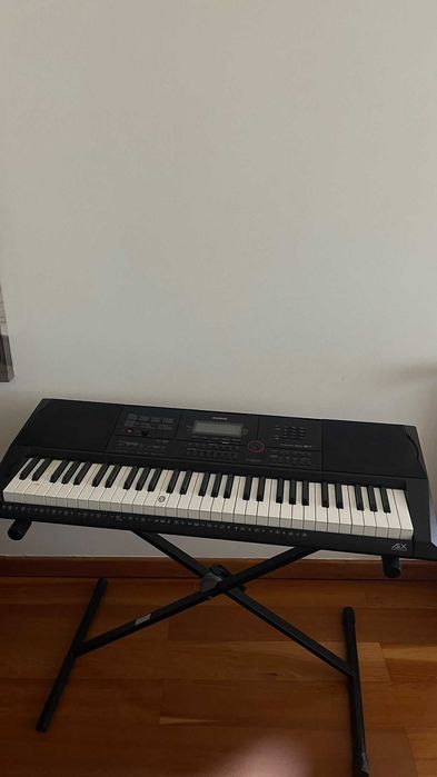 Teclado musical Casio CT-X3000 com suporte