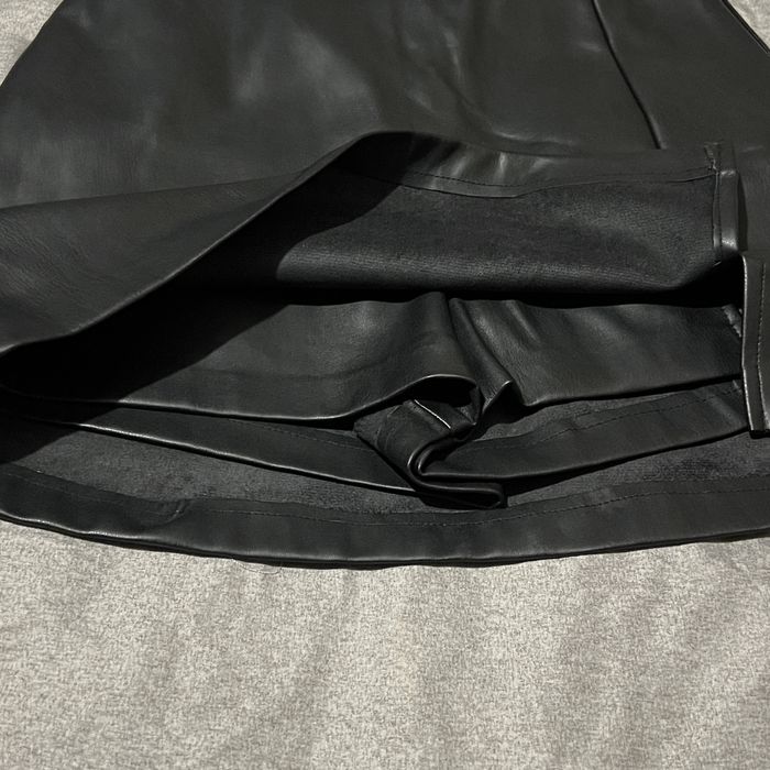 Спідниця шорти з маленьким розрізом