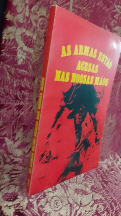 As Armas estão acesas nas nossas Mãos 1976