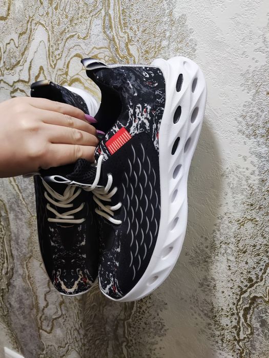 Кроссы 41размер новые