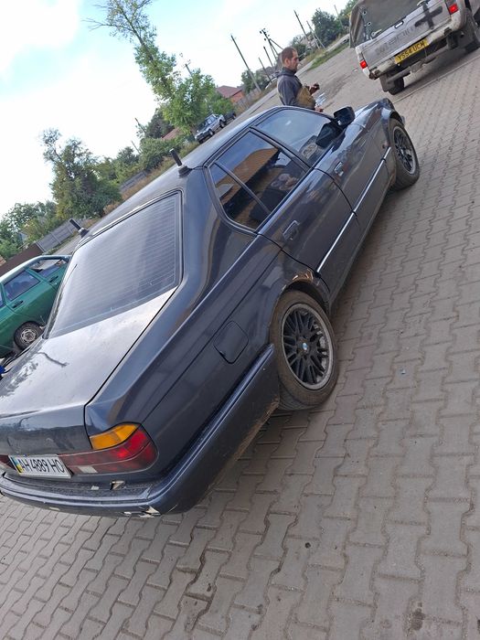 Автомобіль BMW 735I