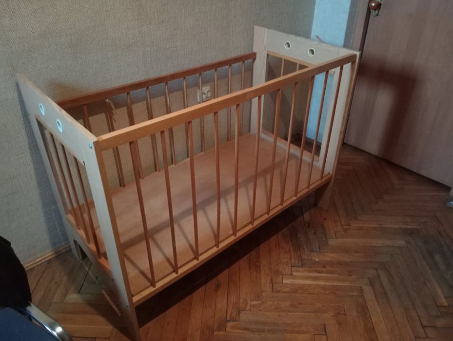 Дитяче  ліжечко дерев'яне