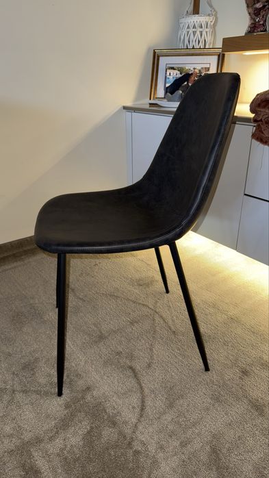 Cadeiras pretas novas