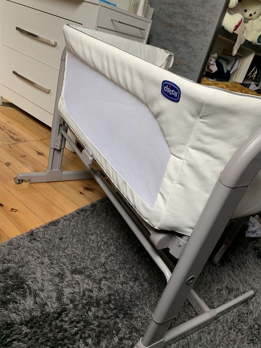 Lóżeczko dostawne z opcją bujania next2 me chicco