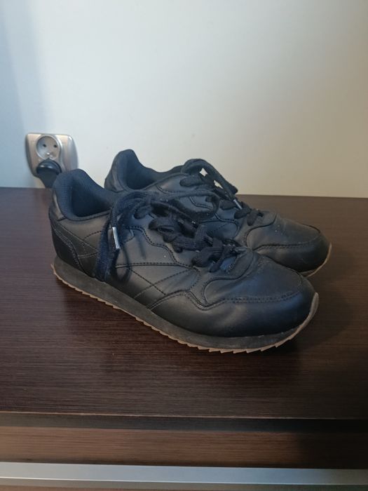 czarne sneakersy to model Martes Hakon 25245-BLACK.