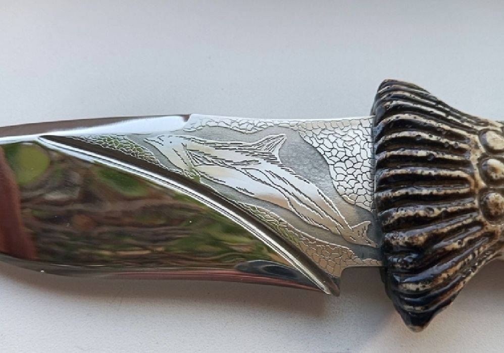 Охотничий нож с чехлом