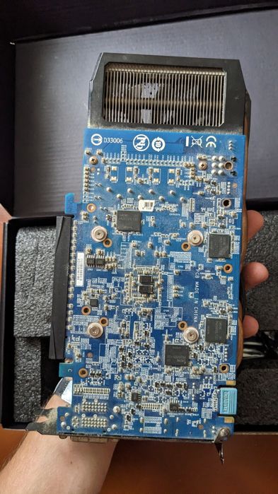 Комп'ютер без диска та блока живлення