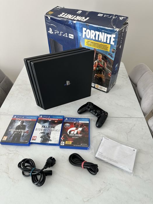 Ігрова приставка Sony PlayStation 4 Pro 1TB.