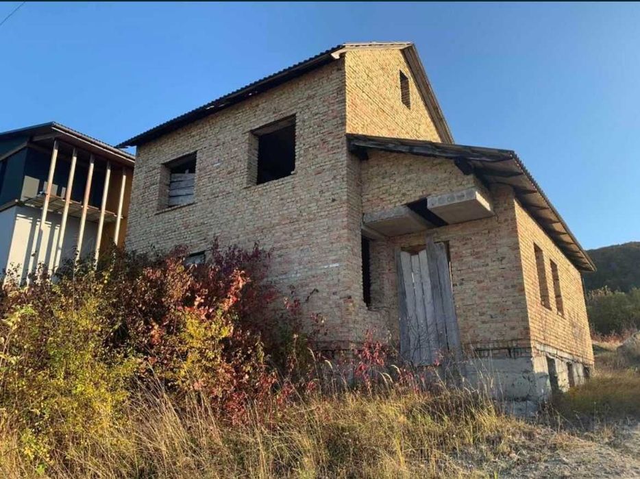 Продаж земельної ділянки з незавершеним будівництвом біля Золочів