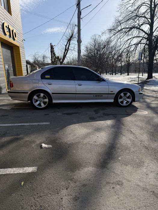 Продам бмв е39 2001год