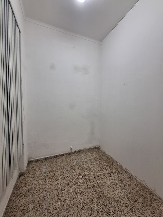 Espaço comercial com boa exposição - arrendamentos a partir Abril