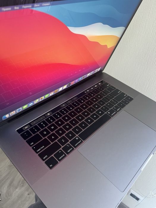 Apple MacBook Pro 2019   model  A1990