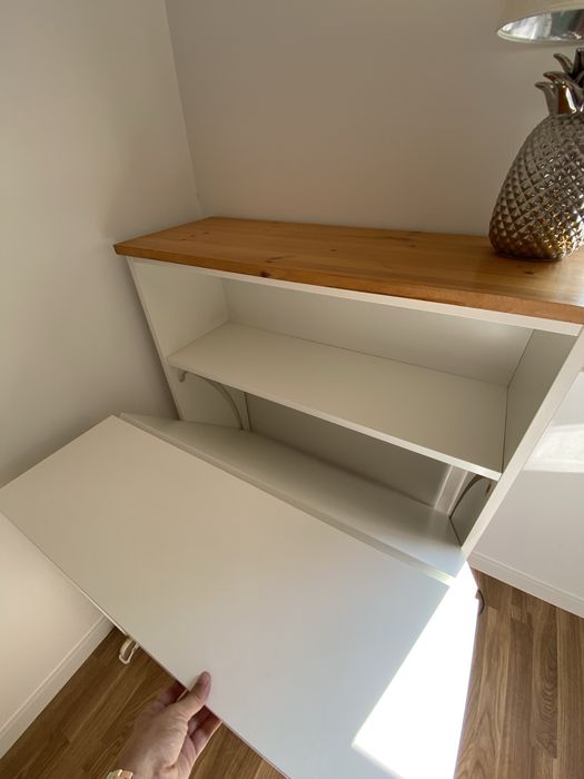 Estante Billy extensivel com mesa de trabalho