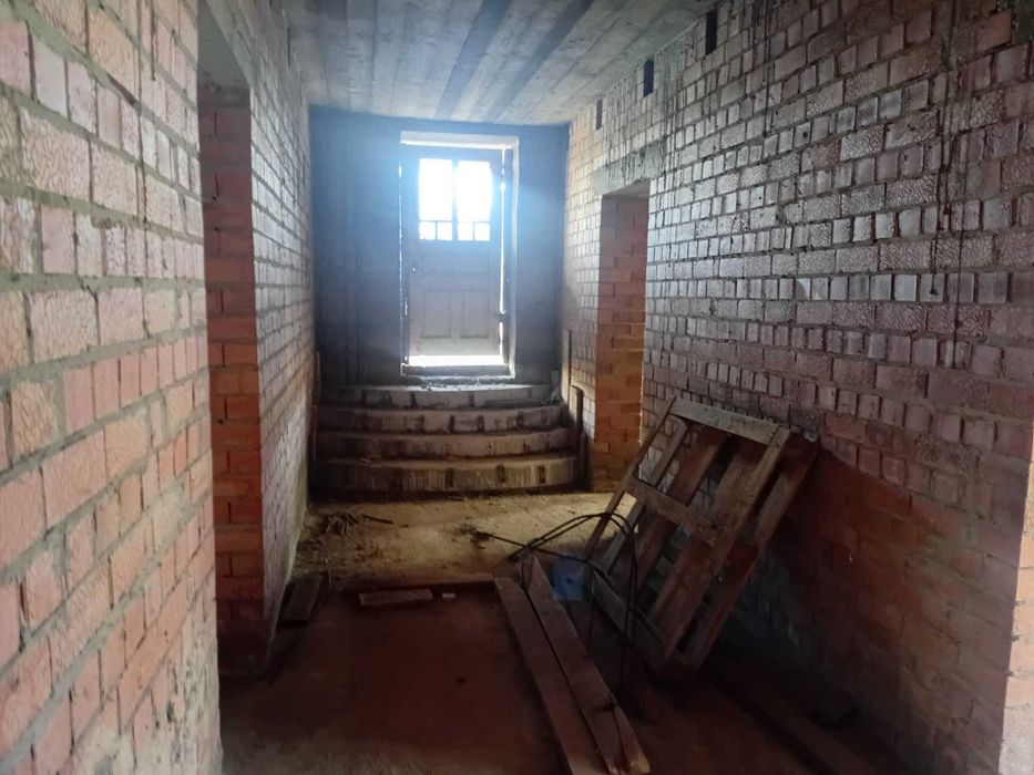 Продам новобудову 350 м.кв. на 22 сот. в Горішних Шерівцях