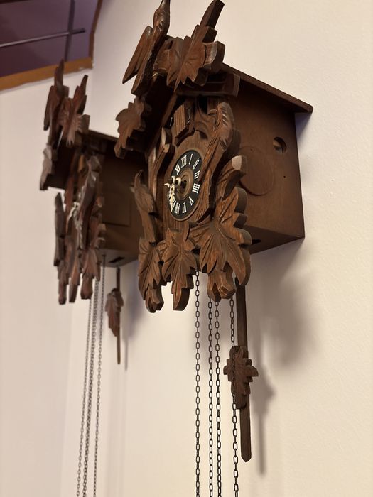 Vendo 2 relógios cuco em caixa de madeira