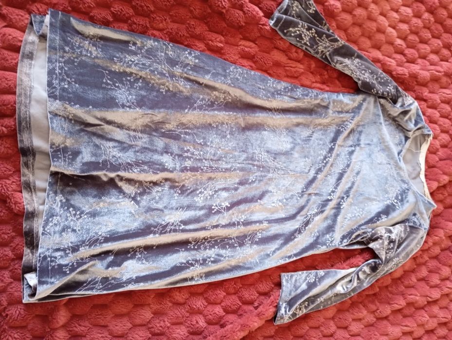 Віддам жіночі речі сукня,  спідниця 44 розмір.