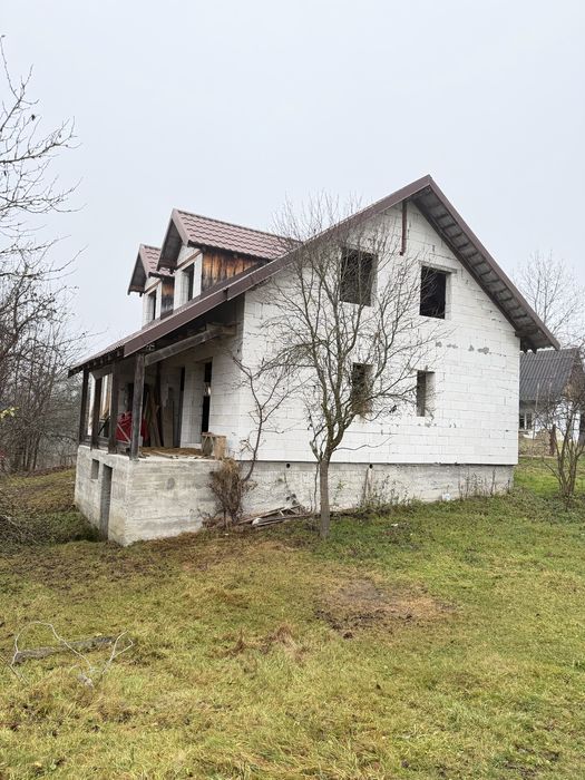 Будинок з великою ділянкою Косів