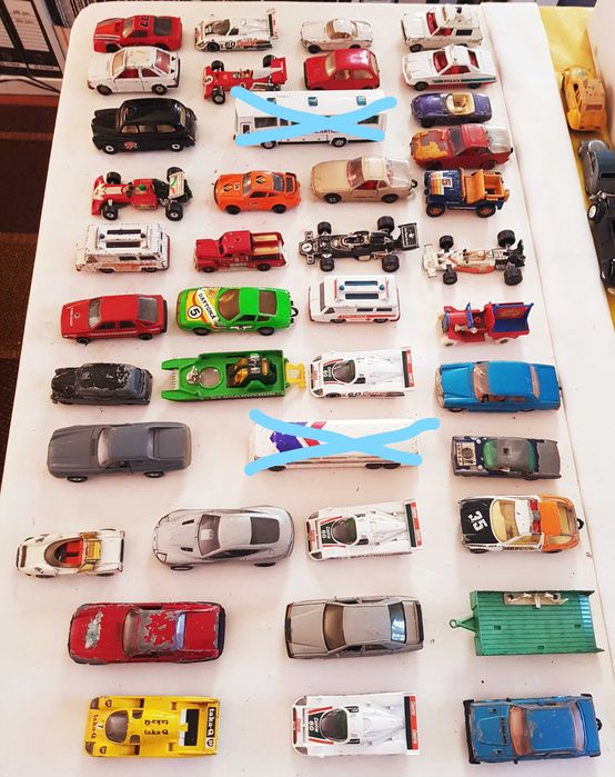 Carrinhos Corgi e coleção James Bond - escalas 1:43 e 1:32