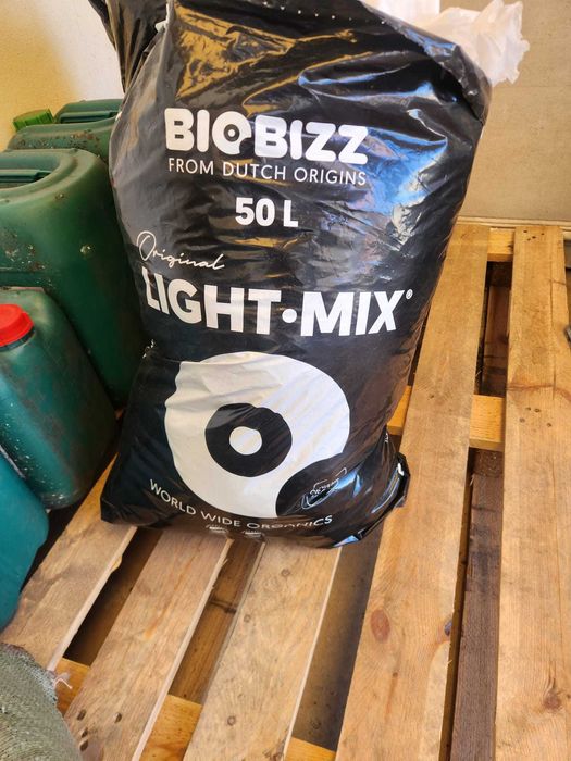 Substrato Orgânico Premium Light-Mix – Biobizz (Saco de 50 Litros)