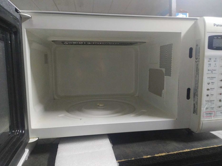 Продам мікрохвильову піч Panasonic NN-S553WF